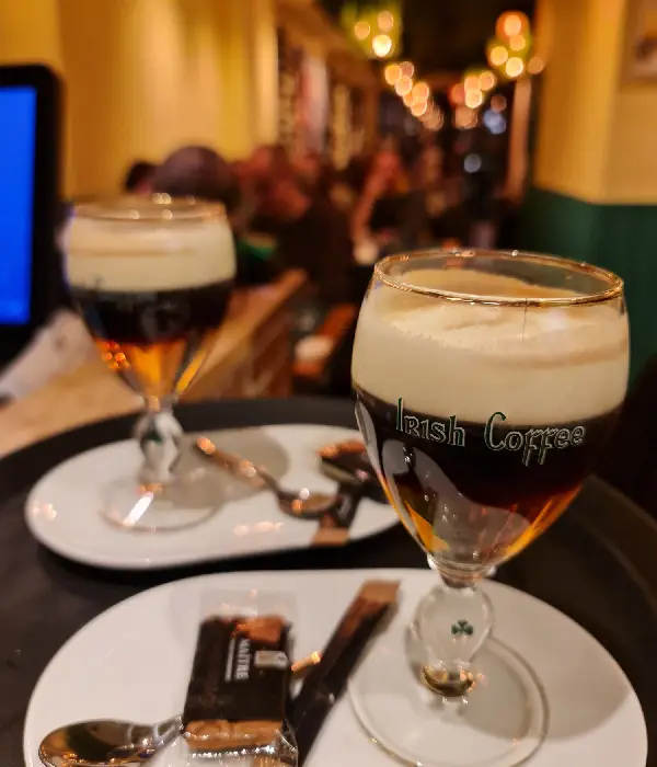 Irish Coffee geserveerd bij La Torre in Lier, een verwarmend en heerlijke koffie met whisky